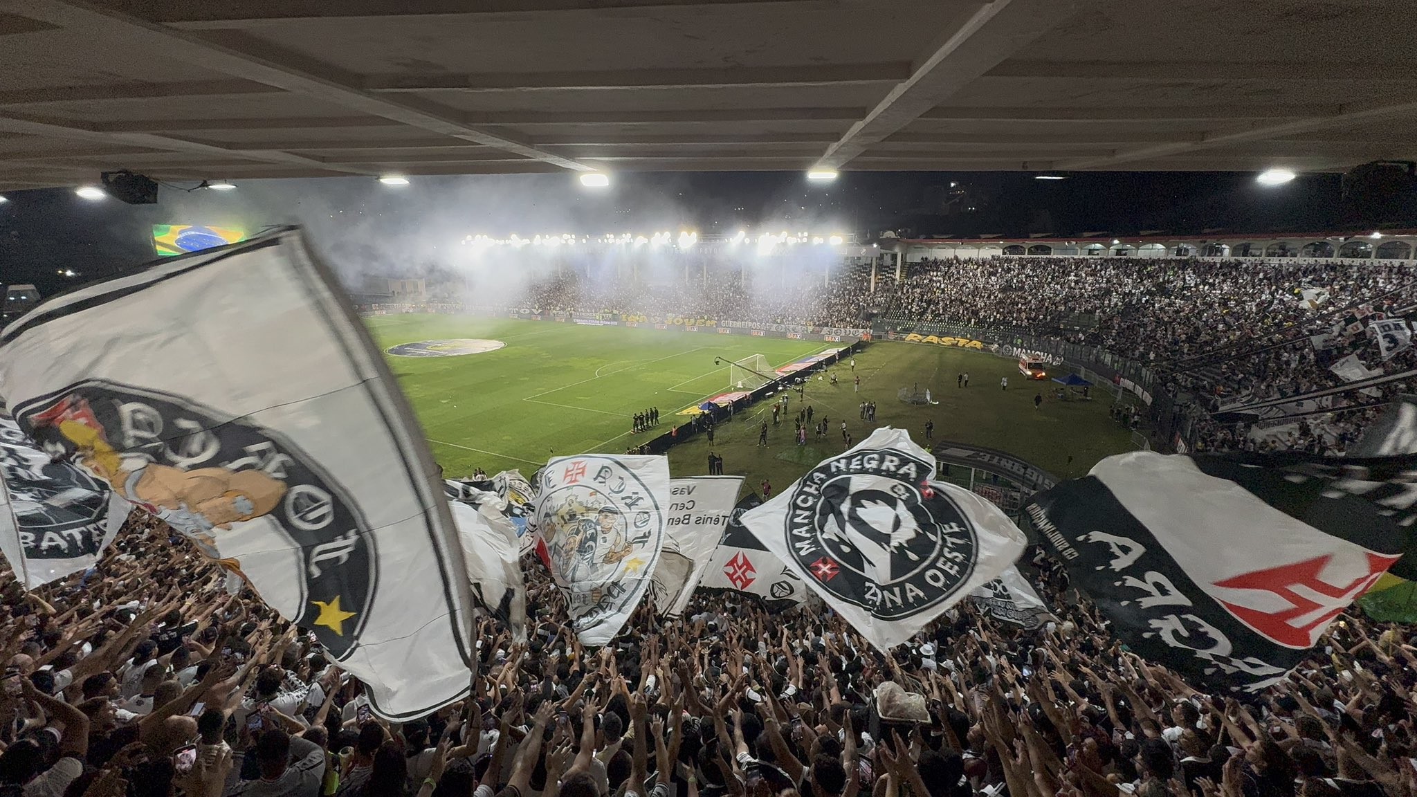 Caldeirão Cruzmaltino em Ebulição: Vasco e Grêmio Duelam por Afirmação no Brasileirão 2026!