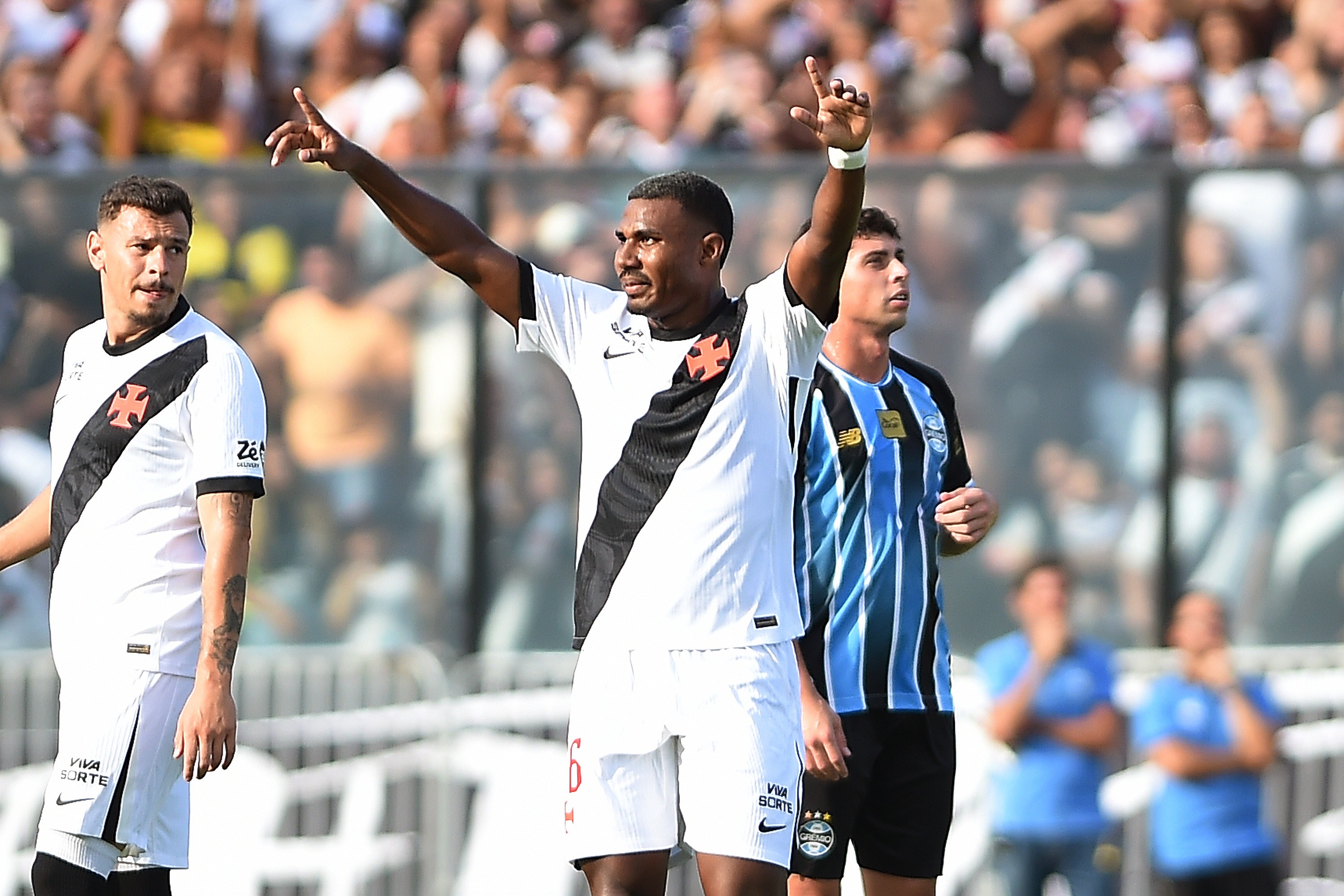 Vasco Supera Grêmio com Atuações de Destaque, Mantendo Embalo no Brasileirão 2026