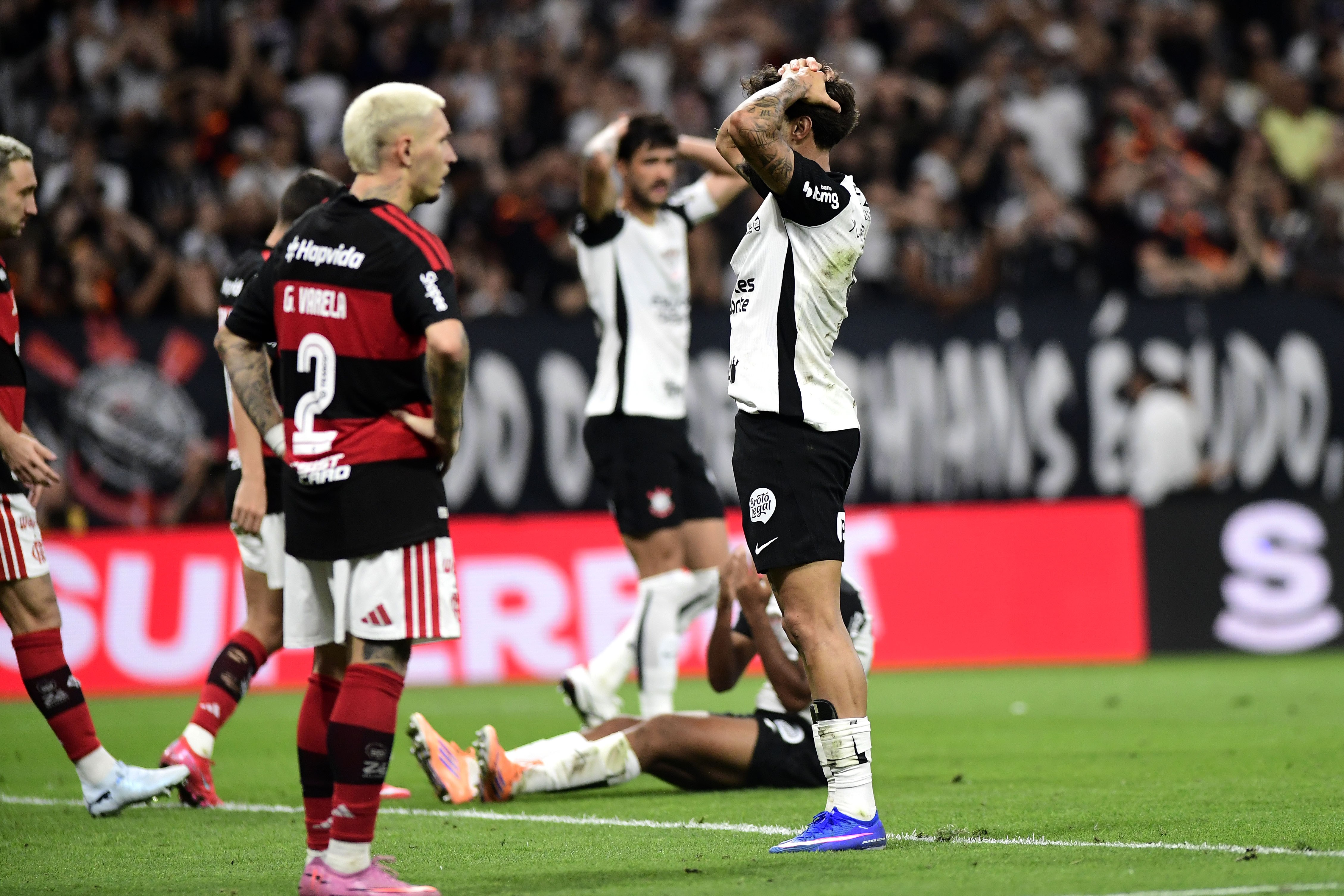 Desempenho de Mandantes no Brasileirão 2026 Preocupa Clubes e Torcedores