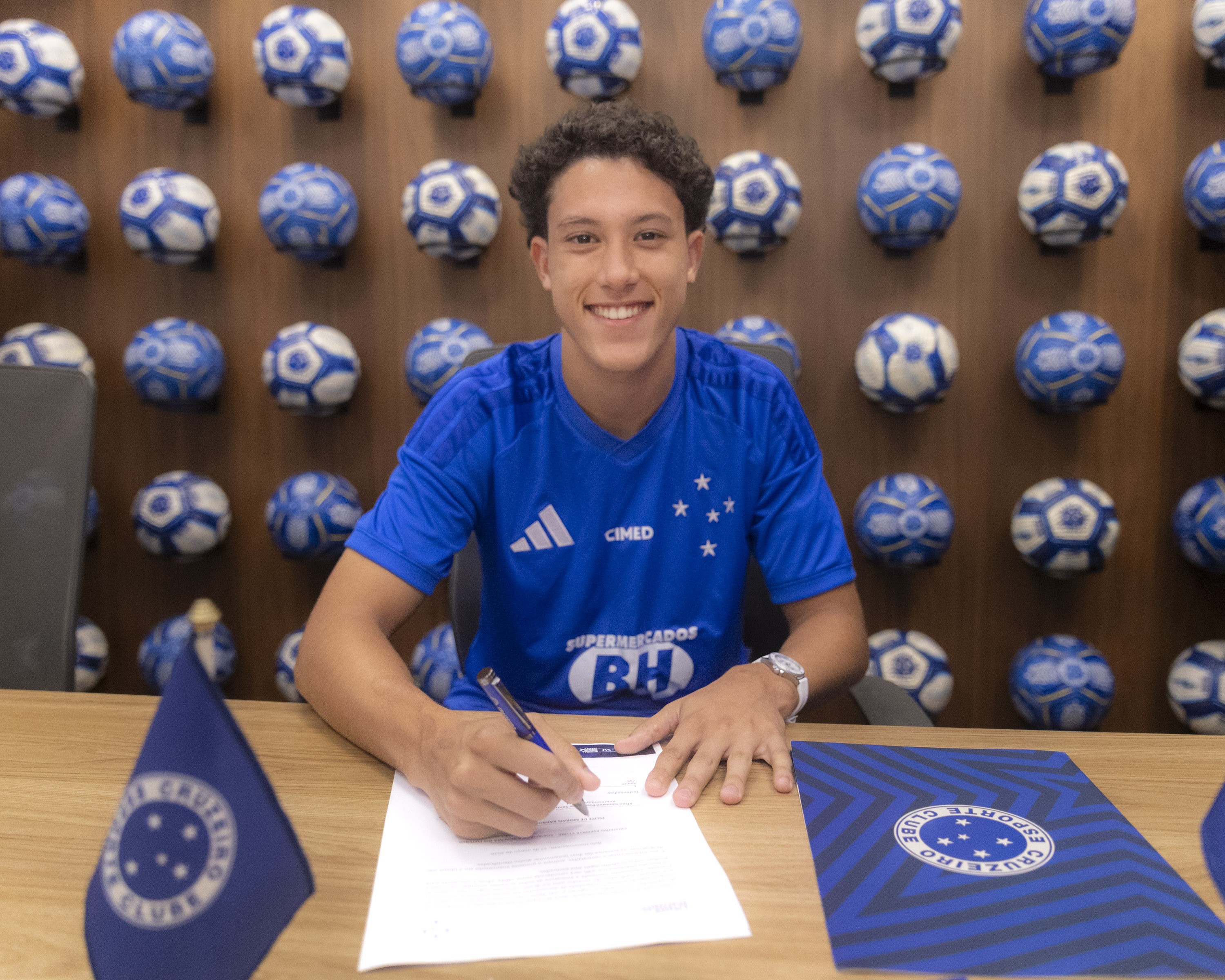 Cruzeiro assegura futuro de Felipe Morais com multa de 100 milhões de euros