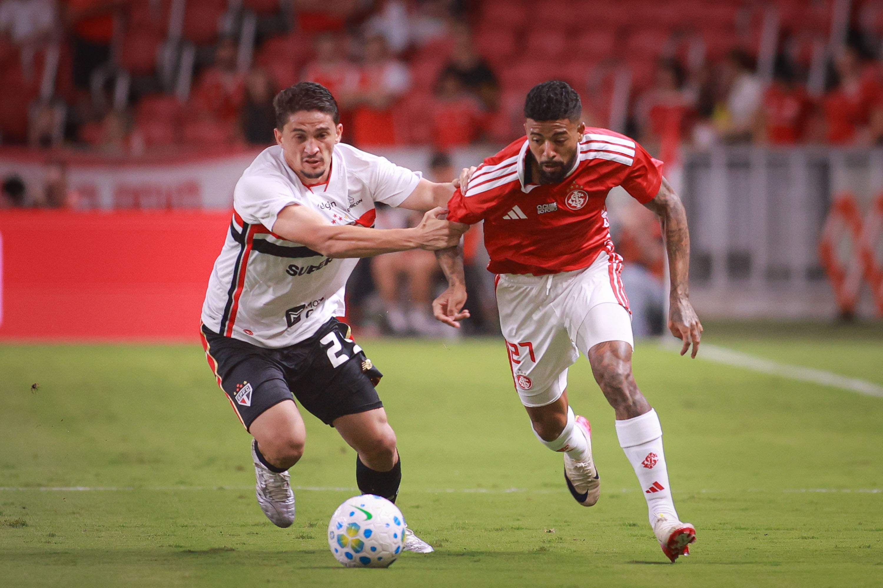 São Paulo: Atuações Irregulares, Mas Calleri Salva a Partida com Gol Decisivo