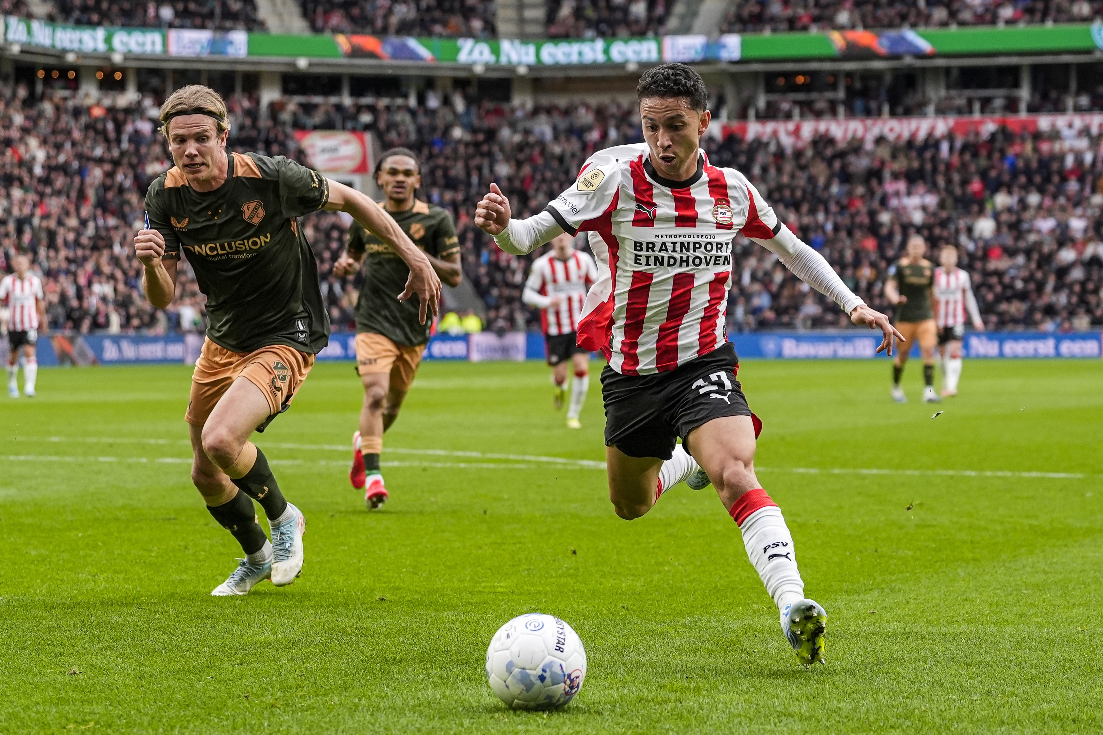 Mauro Júnior Supera Romário e Ronaldo em Títulos e Consolida Dinastia no PSV